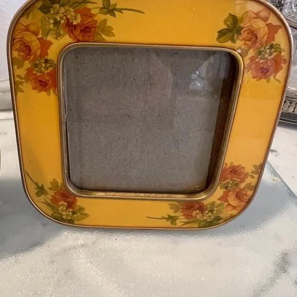 Vintage Floral  Picture Frame Set - Picture 4 of 4